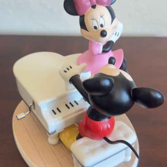 Precious Moments Disney Showcase Our Love Is A Sweet Melody 173704 (SB1511) - Picture 9 of 16